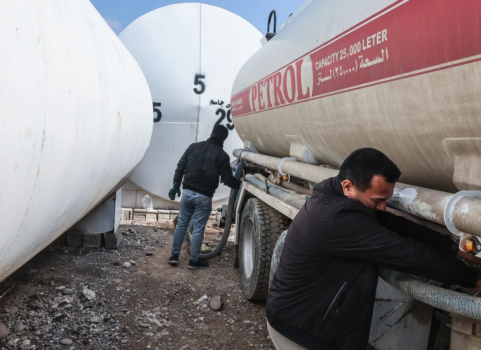 Iran War Pushes Iraq Into Economic Strain as Oil and Currency Suffer