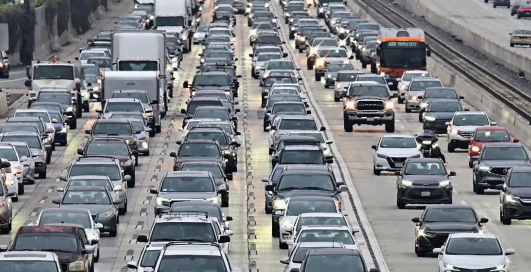 US Workers Seek New Jobs to Escape Rising Gas Costs Amid Iran Tensions